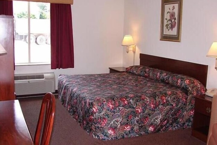 Room 5 of 16