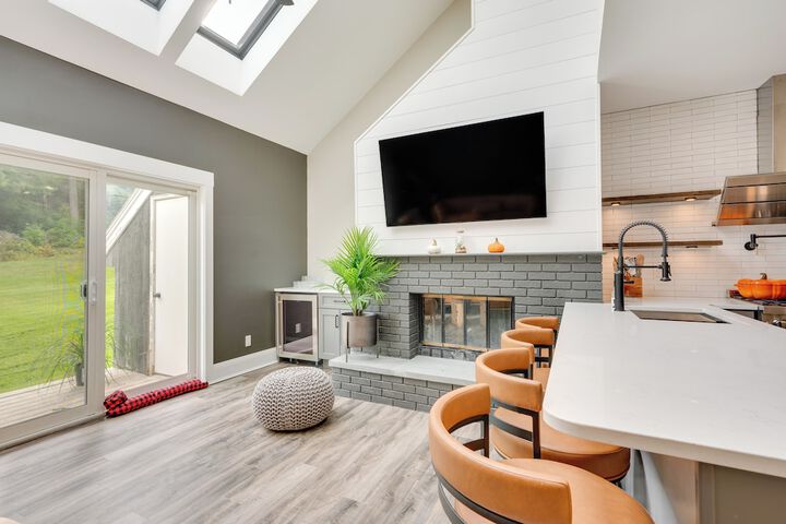 Mid-century Tenney Mountain Condo Near Hiking
