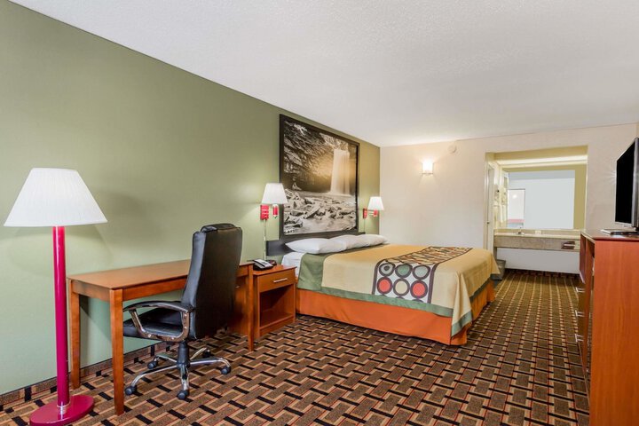 Room 7 of 15