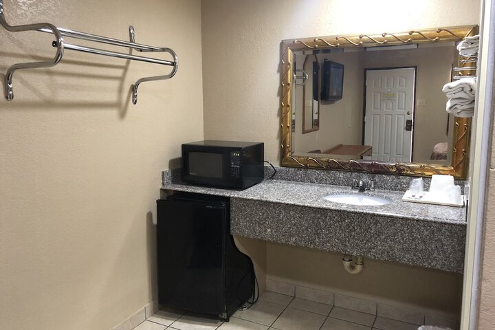 Room 11 of 27