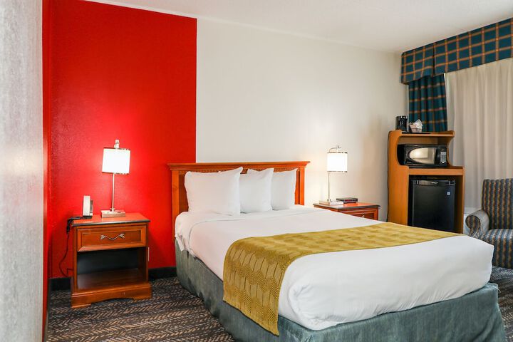 Ramada by Wyndham Cumberland Downtown
