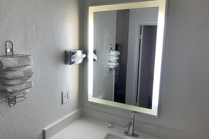 Room 13 of 20