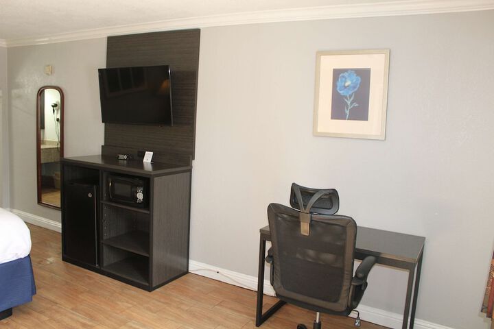 Room 16 of 32