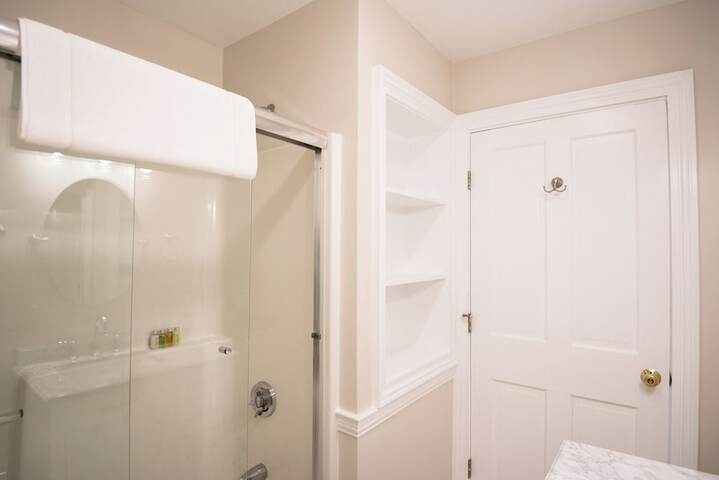 Room 16 of 109