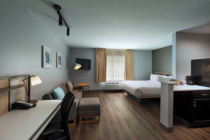 Room 17 of 30