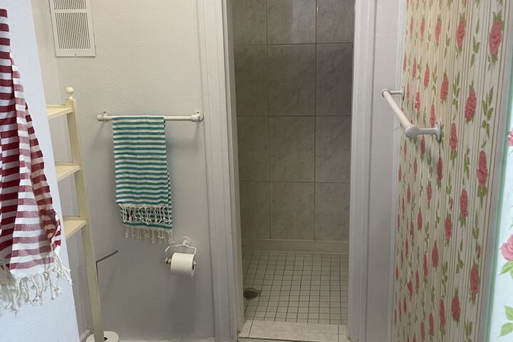 Room 25 of 104