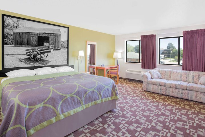 Super 8 by Wyndham Independence IA