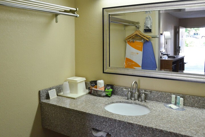 Room 16 of 41