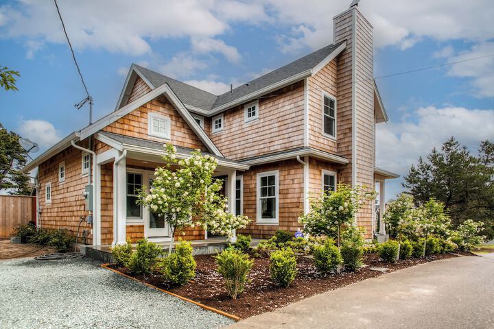 Modern Gearhart Getaway Walk to Beach & Downtown!