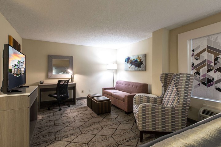 Wingate by Wyndham Charlotte Speedway / Concord