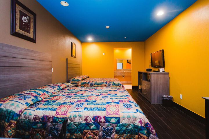 Room 19 of 38