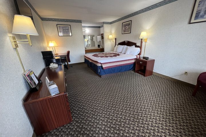 Room 70 of 86