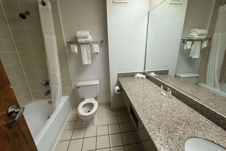 Room 18 of 28