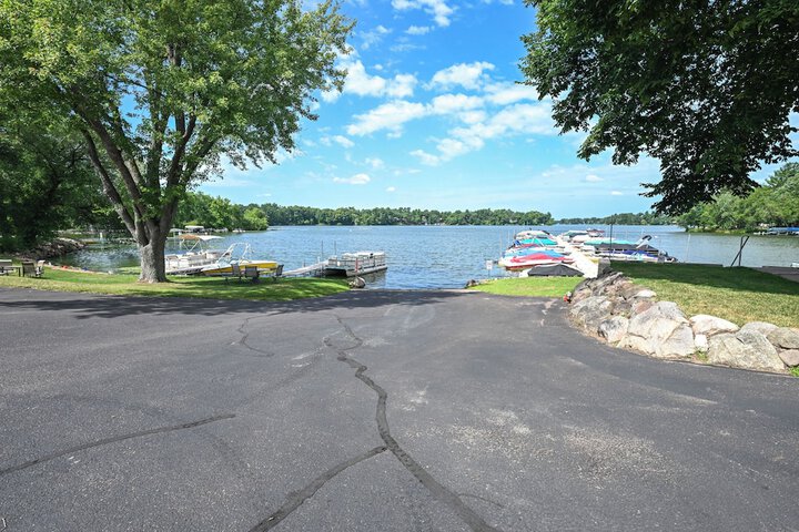Cozy Lake Wissota Escape w / Community Dock!