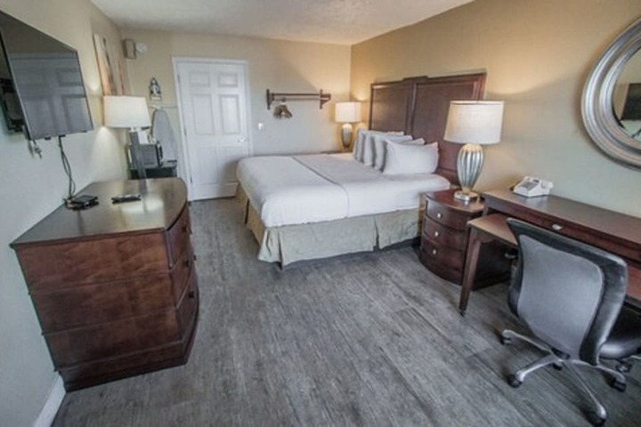 Room 8 of 28
