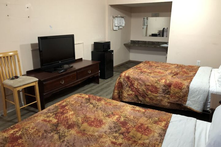 Room 9 of 10