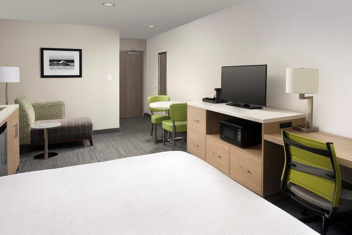 Room 12 of 26