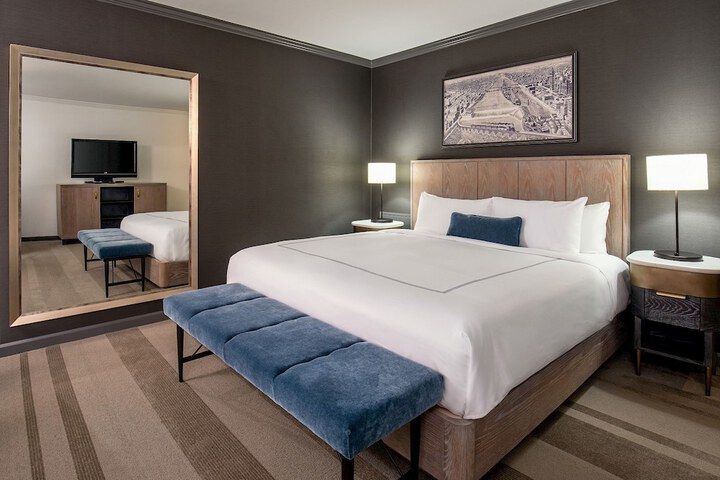The Marquette Hotel Curio Collection by Hilton
