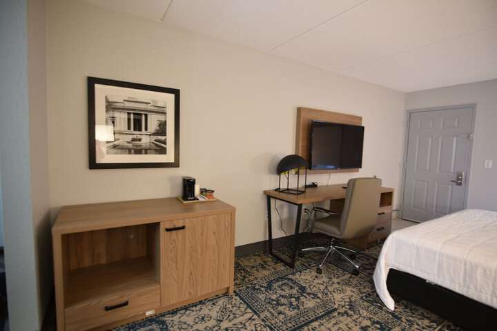 Room 27 of 32
