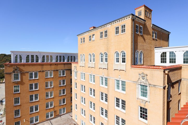 Hotel 2 of 220