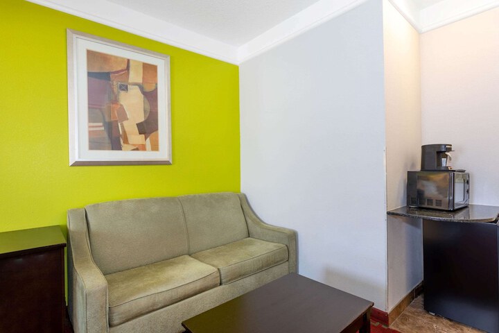 Room 16 of 30