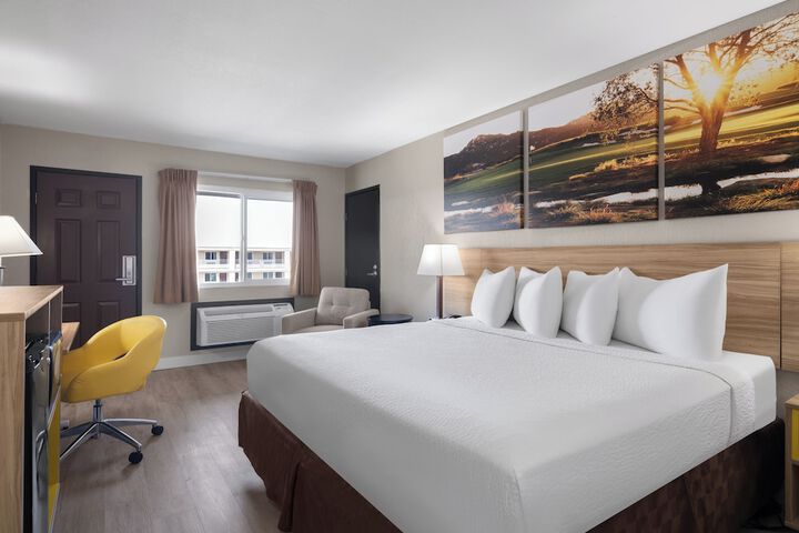Days Inn by Wyndham Las Vegas Airport Near the Strip