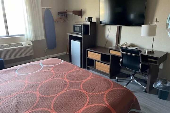 Room 6 of 19