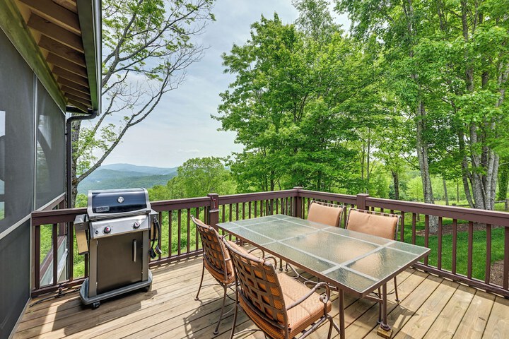 On 22 Acres: Cullowhee Craftsman Home w / Mtn Views