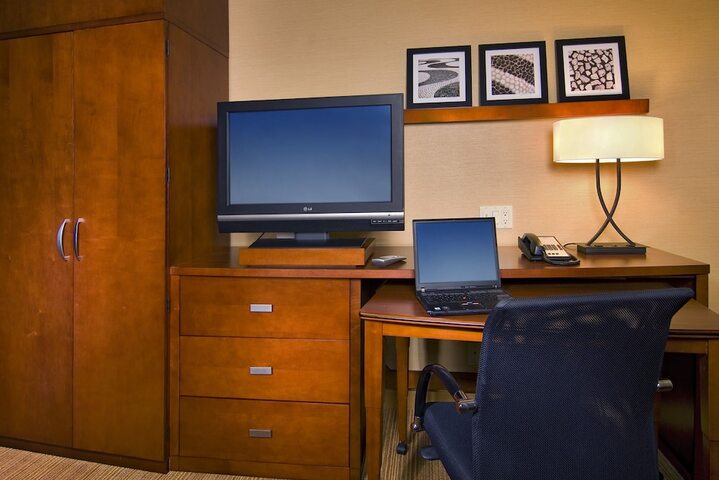 Room 11 of 23