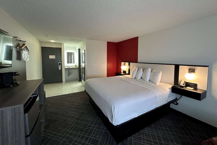 Room 34 of 46