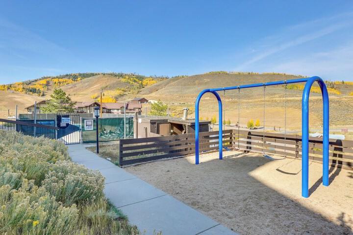 Ski-in / ski-out Granby Ranch Escape With Balcony!