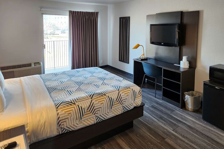 Room 27 of 34
