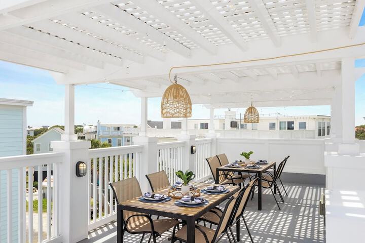 1 Block to Beach Newly Renovated 6bdr w / Rooftop Views Sand Dune by Avantstay