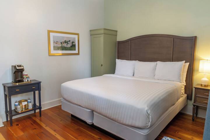 Room 14 of 40