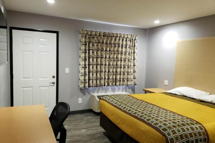 Room 8 of 20
