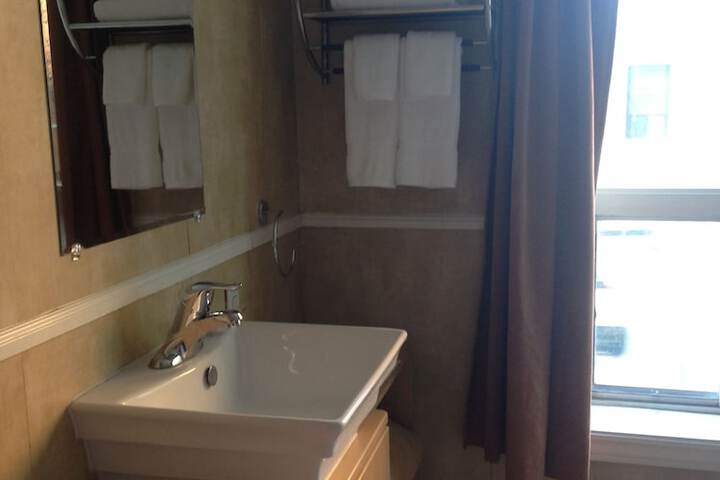 Room 33 of 71