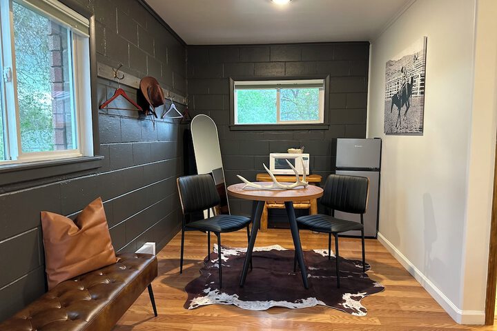 Elk Antler Inn