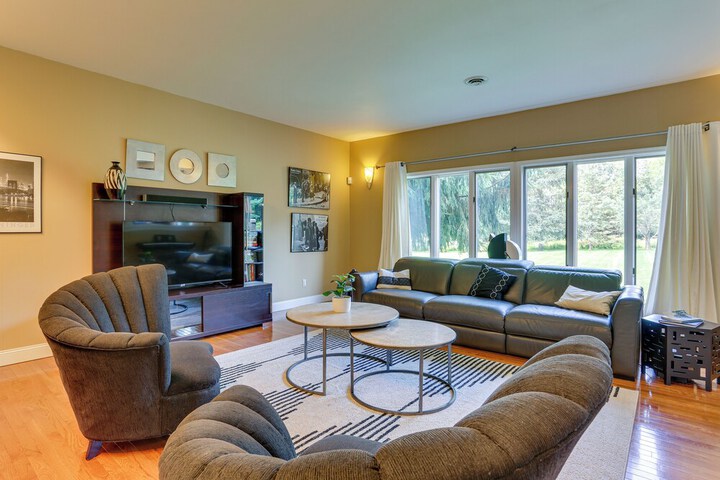 Warwick Vacation Rental w / Private Yard & Fire Pit