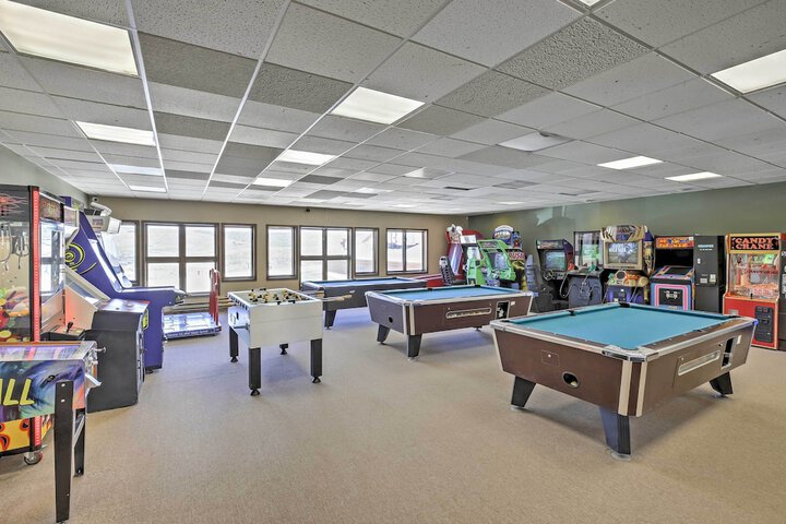 Granby Condo w / Pool Access Near Hiking & Skiing!