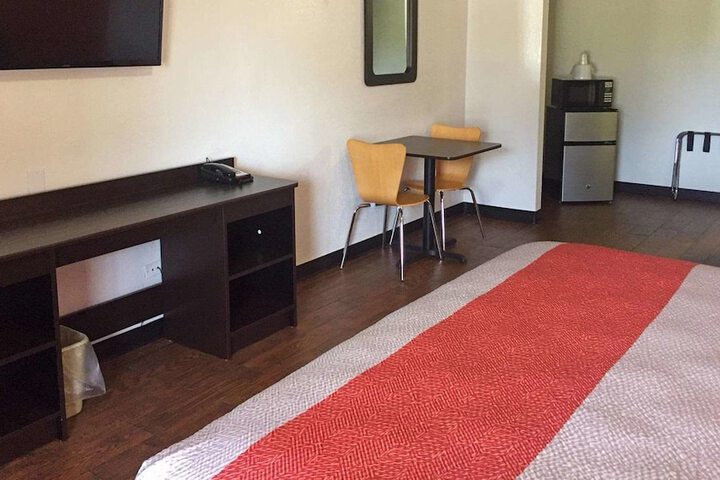 Room 3 of 10