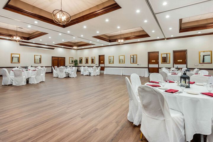 Ballroom/Hall 41 of 45