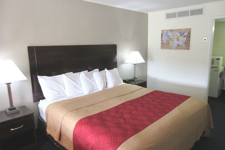 Room 27 of 34