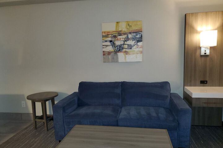 Room 32 of 93
