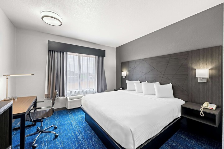 Room 16 of 36