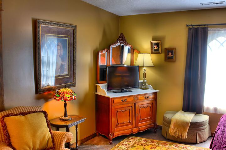 Room 46 of 107