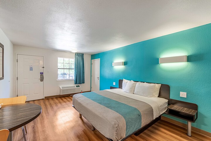 Room 17 of 30