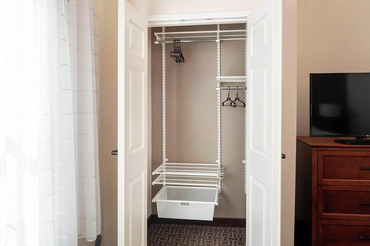 Room 11 of 27
