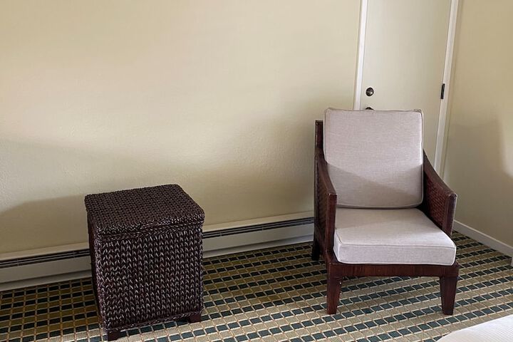 Room 28 of 33