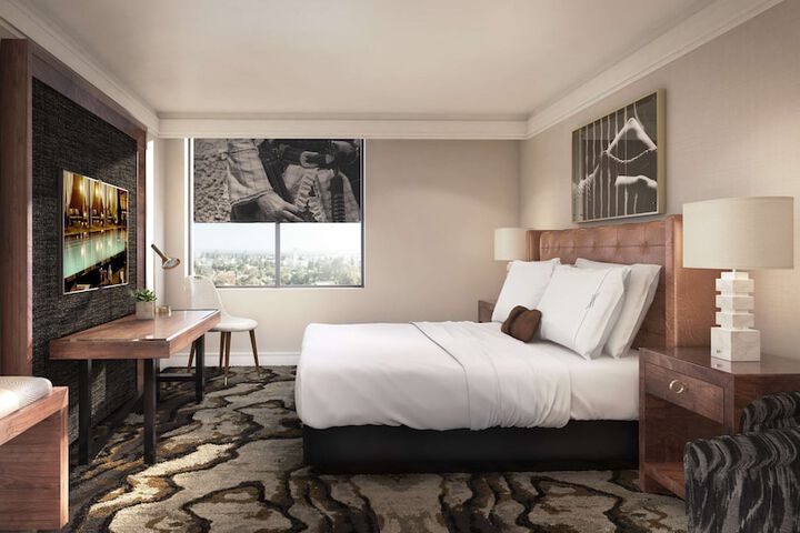 Room 25 of 49