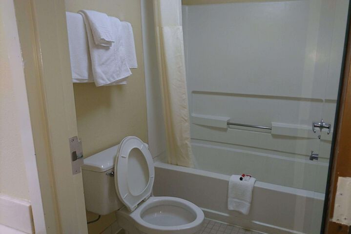 Room 13 of 34
